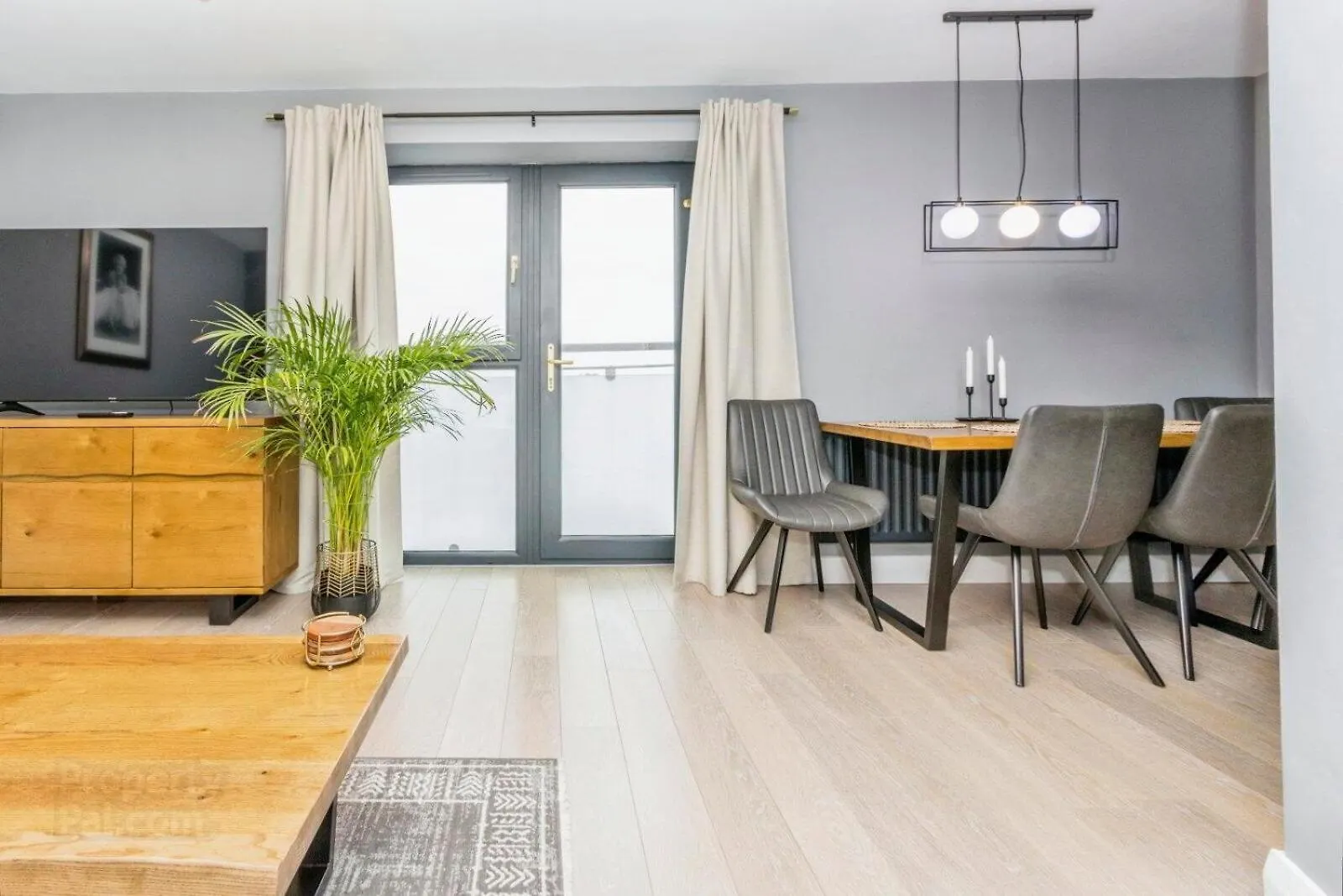 Modern Hut In Belfast Apartment